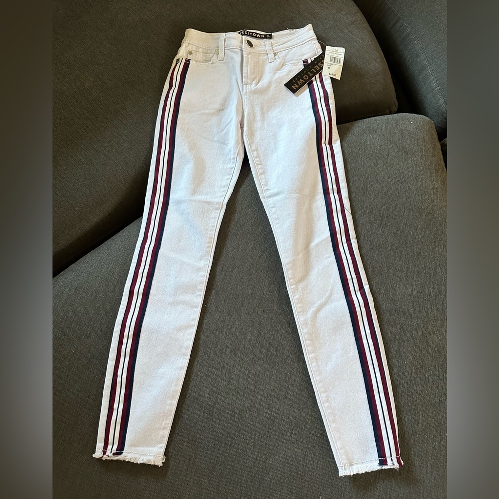 Tinseltown White Skinny Jeans with Navy and Maroon Stripe, size 0 NWT